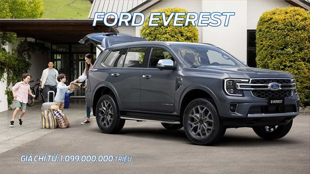 Mẫu xe Ford Everest Titanium 7 chỗ đỗ trên đường, chi tiết về giá xe Ford Titanium 7 chỗ