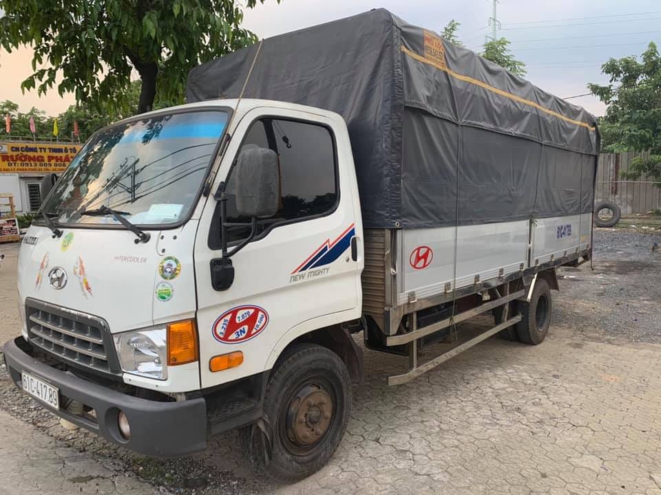 Mẫu xe Hyundai HD700 7 tấn đã qua sử dụng với thùng nhôm, cho thấy sự đa dạng về loại thùng xe ảnh hưởng đến giá xe tải 7 tấn cũ