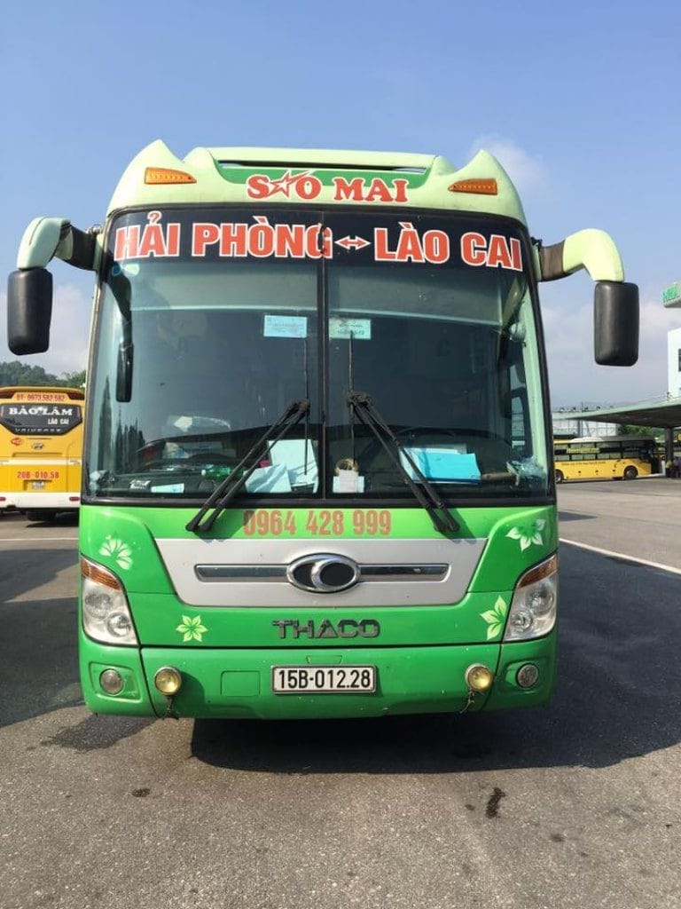 Mẫu xe khách Sao Mai màu xanh tươi mới, sẵn sàng cho hành trình trên tuyến cao tốc Hải Phòng Lào Cai