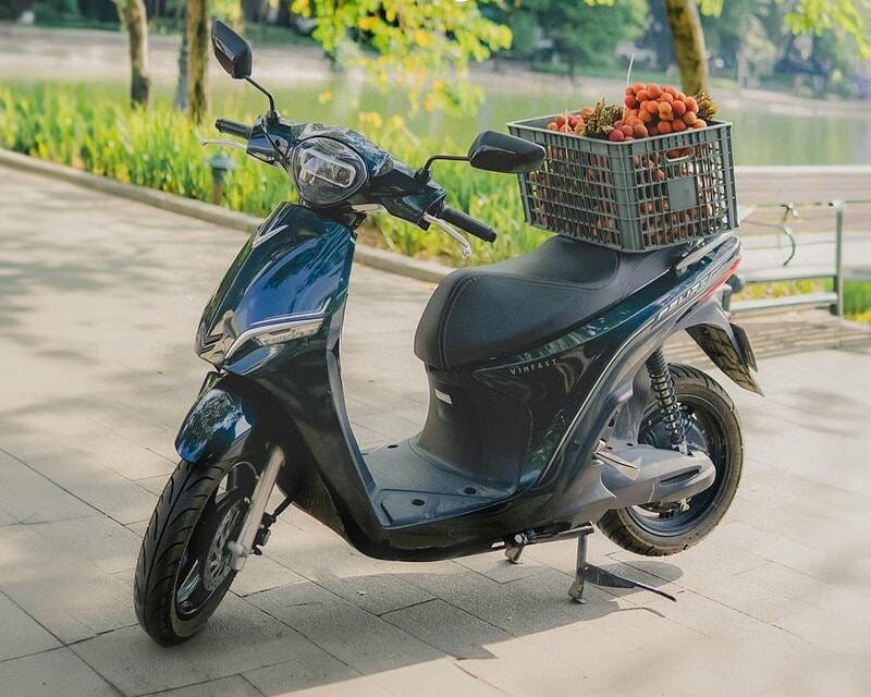 Mẫu xe máy điện Feliz S màu xanh rêu cho người mệnh Hỏa