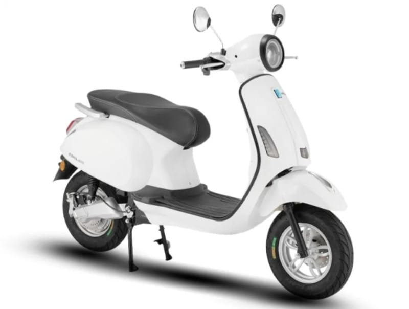 Mẫu xe máy điện Halim Vespa SV màu xám bạc, mang phong cách Vespa cổ điển, sang trọng, dành cho học sinh cấp 3