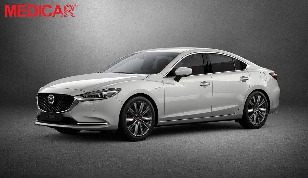 Mẫu xe Mazda CX-5 màu trắng đang di chuyển trên đường, đại diện cho dòng xe ô tô phổ biến ở Việt Nam với thiết kế hiện đại