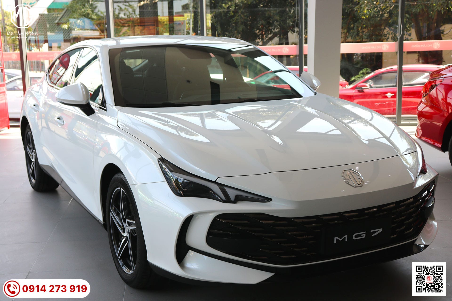 Mẫu xe MG 5 chỗ màu đỏ với thiết kế hiện đại, thể thao