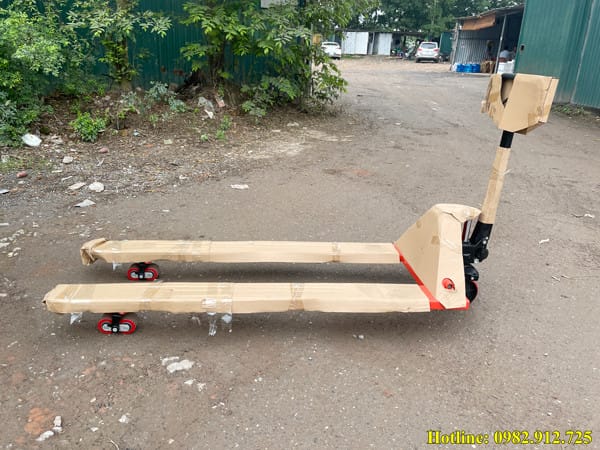 Mẫu xe nâng tay càng dài hỗ trợ cho việc kinh doanh xe tải cũ tại Vĩnh Phúc