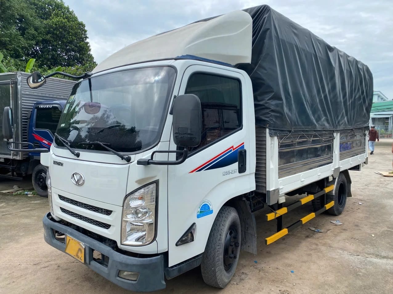 Mẫu xe tải Đô Thành IZ65 cũ thùng mui bạt, mở 5 bửng, lý tưởng cho vận chuyển đa dạng