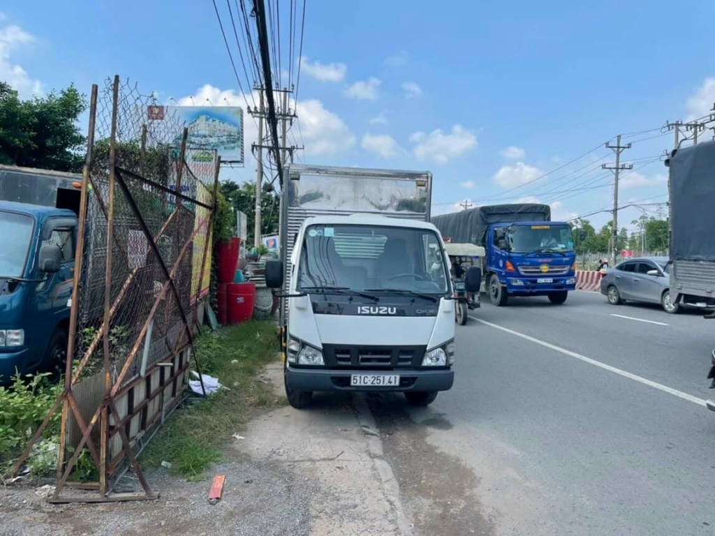 Mẫu xe tải Isuzu 1.9t cũ đời 2011 còn hoạt động tốt