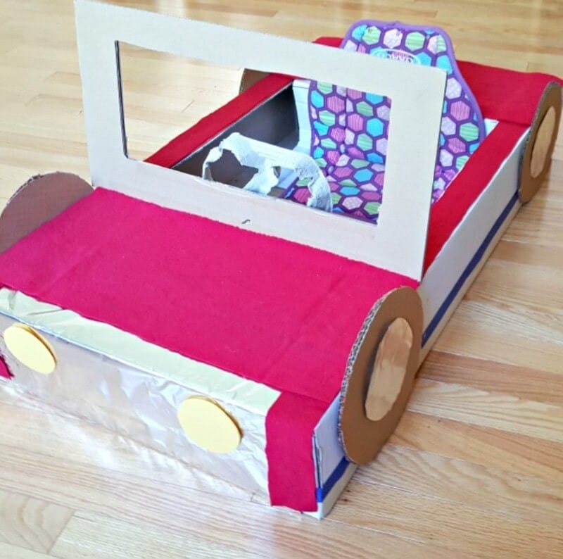 Mẫu xe tải nhỏ màu hồng dễ thương được làm từ bìa carton