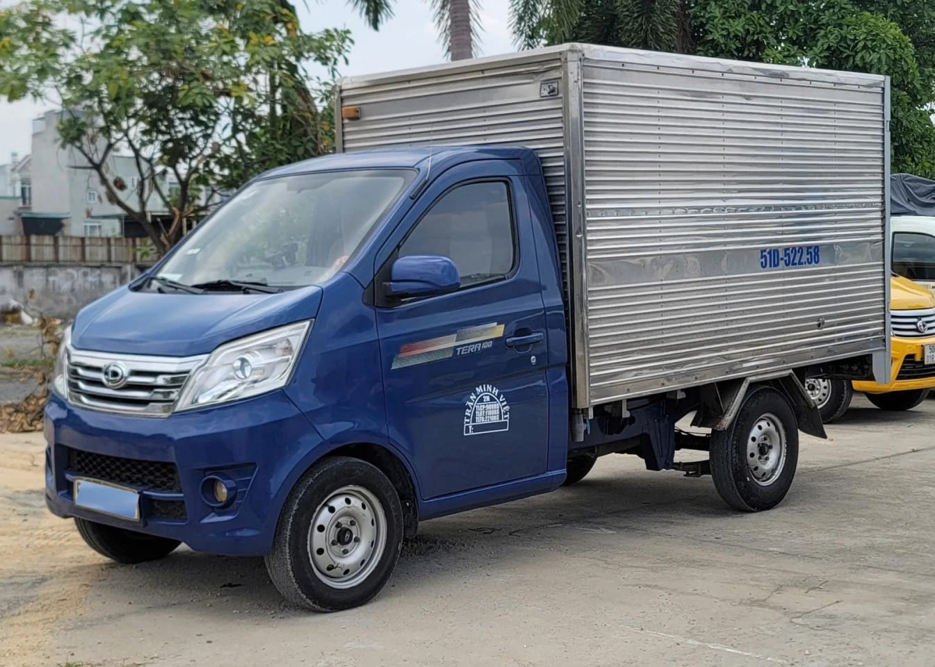 Mẫu xe tải Teraco 100 đời 2019 màu xanh, nổi bật với thiết kế nhỏ gọn, phù hợp vận chuyển hàng hóa đô thị