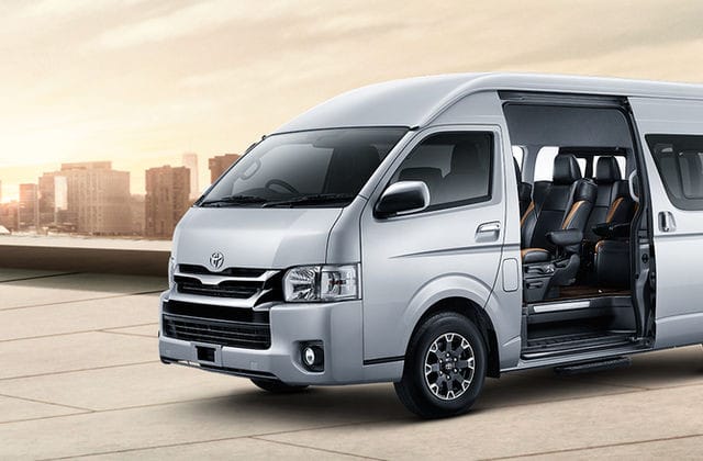 Mẫu xe Toyota Hiace bền bỉ, được nhiều doanh nghiệp ưa chuộng làm xe 9 chỗ ngồi chở khách