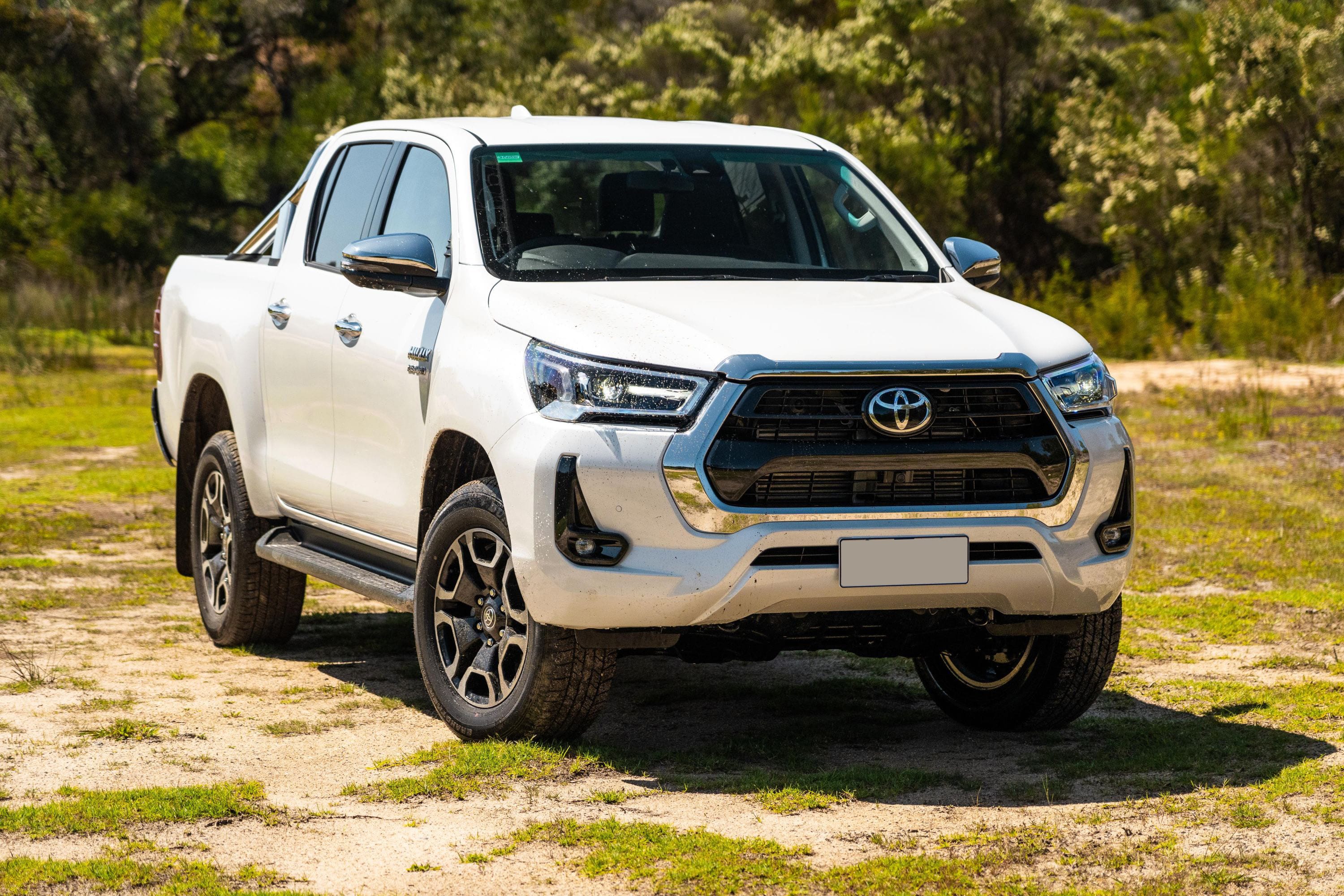 Mẫu xe Toyota Hilux thể hiện sức mạnh vượt trội với momen xoắn cao, minh chứng cho tầm quan trọng của Nm là đơn vị của hiệu suất động cơ