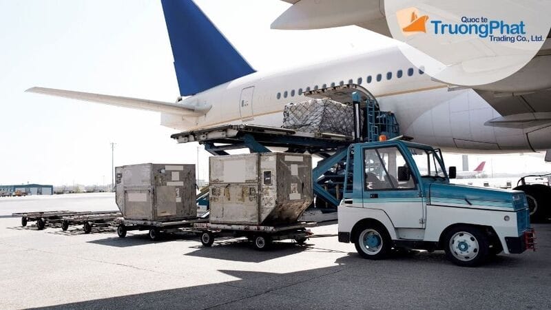 Máy bay chở hàng cất cánh cho hành trình gửi hàng bắc nam nhanh chóng