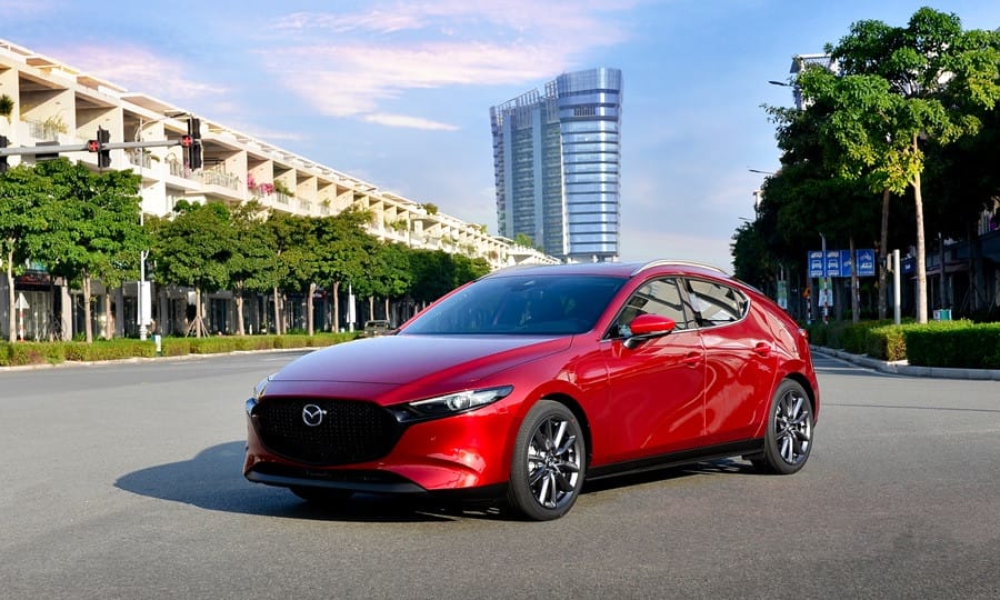 Mazda 3 bản sport màu trắng