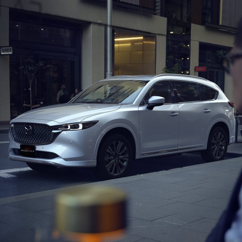 Mazda CX-8 2025 màu đỏ pha lê nổi bật