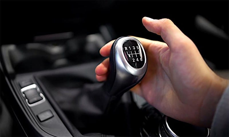 Mẹo lùi xe số sàn hiệu quả và chính xác