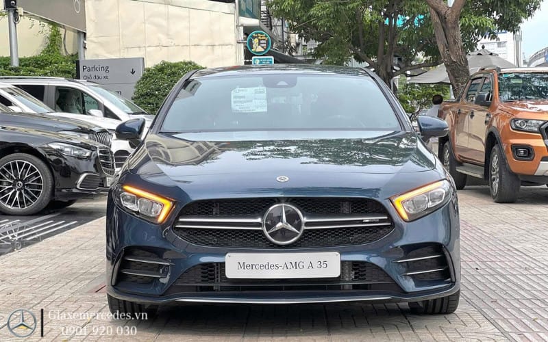Mercedes A-Class giá chỉ từ 1,829 tỷ đồng