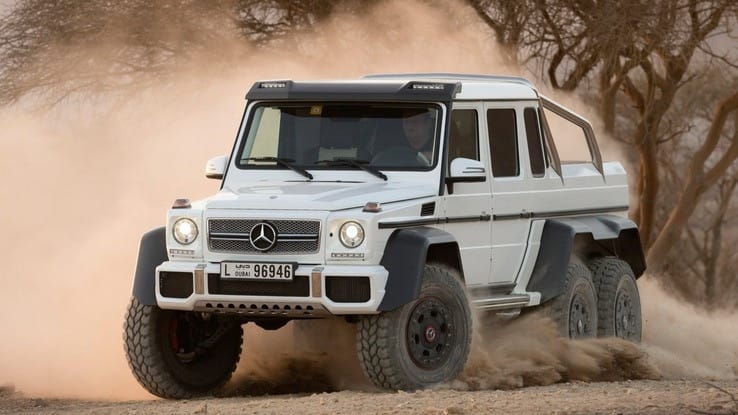 Mercedes-AMG G63 6x6 hầm hố trên địa hình cát