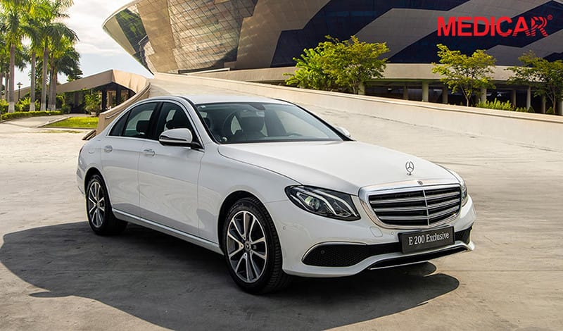 Mercedes-Benz E-Class với nội thất sang trọng và màn hình kép