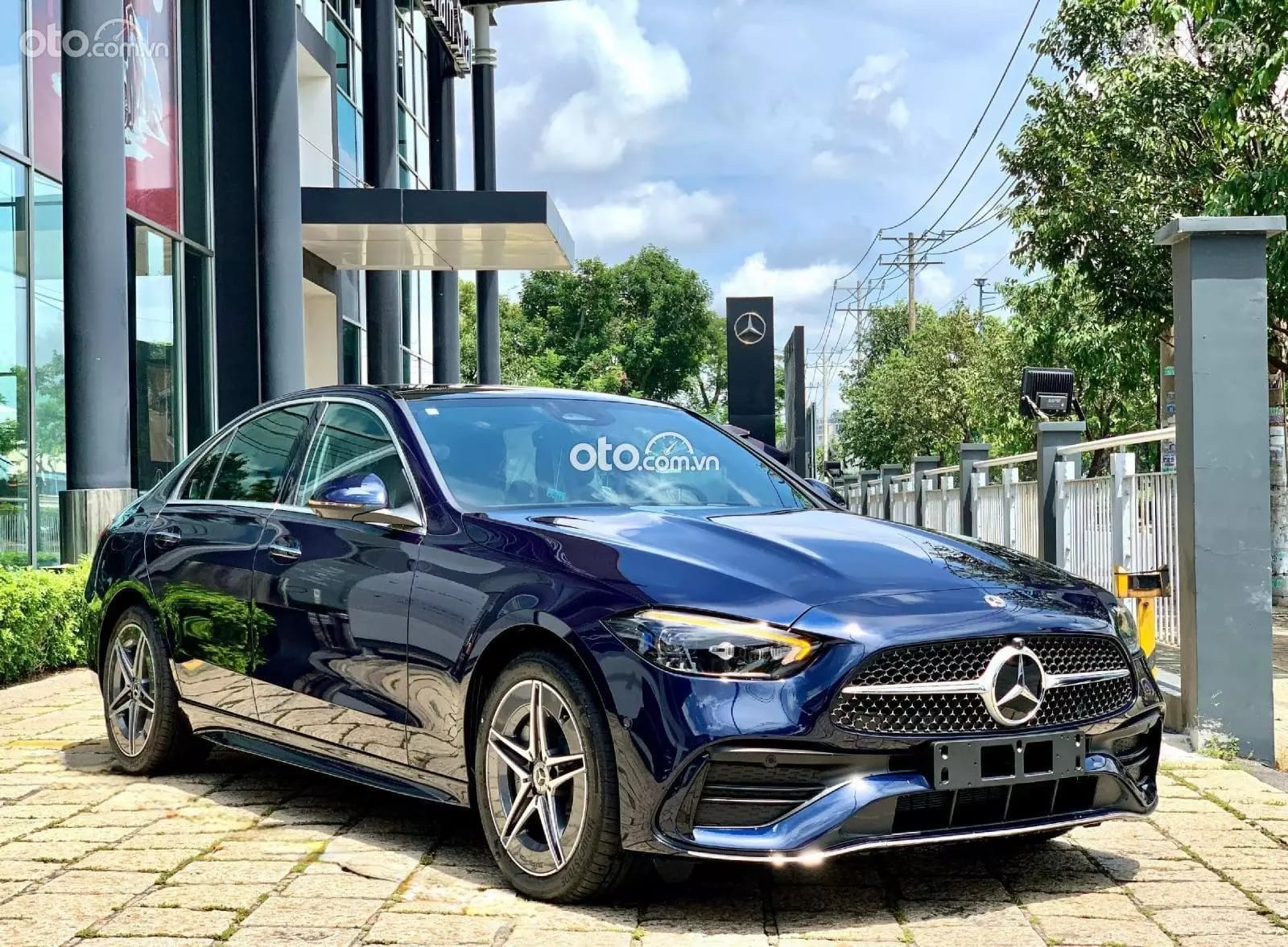 Mercedes C 300 AMG thế hệ mới, đánh giá xe mec bao nhiêu tiền.