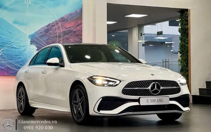 Mercedes C-Class giá chỉ từ 1,599 tỷ đồng