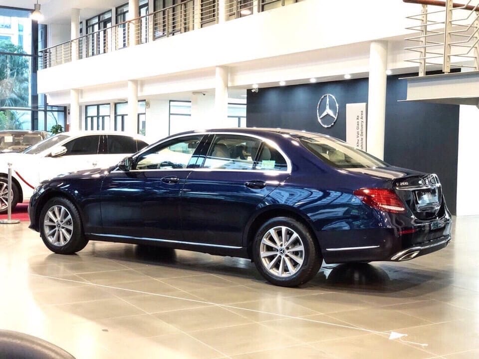 Mercedes E200 ngoại thất tinh tế