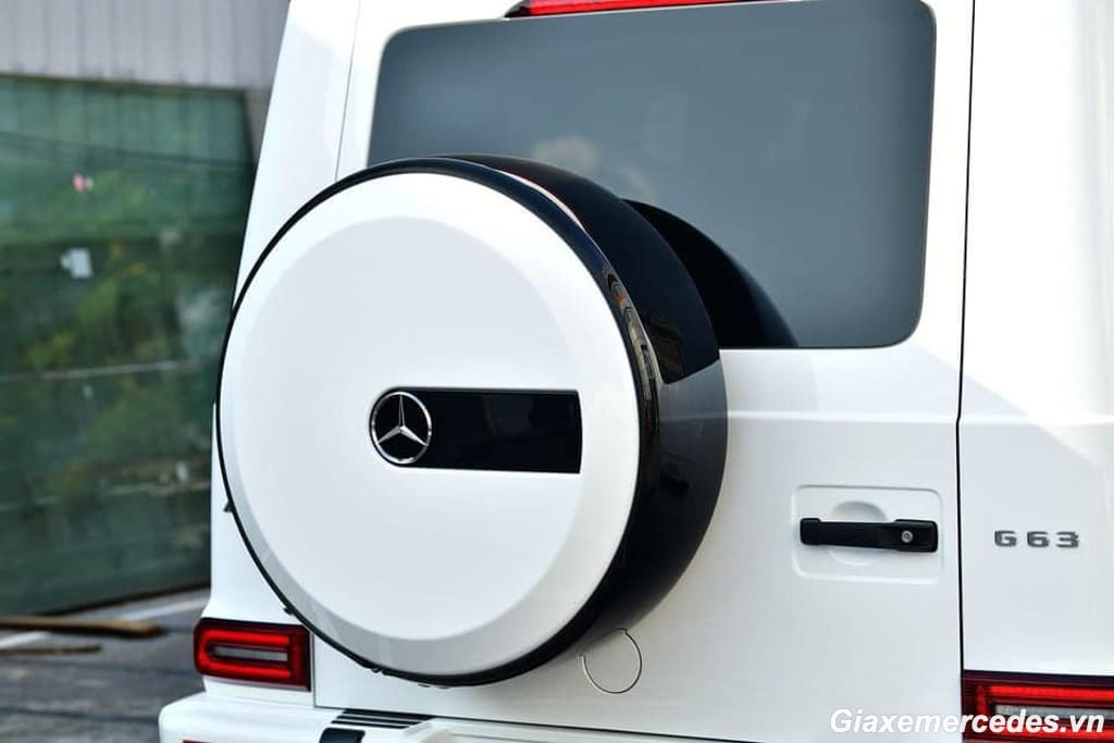 Mercedes G63 giá bao nhiêu với bánh dự phòng đặc trưng