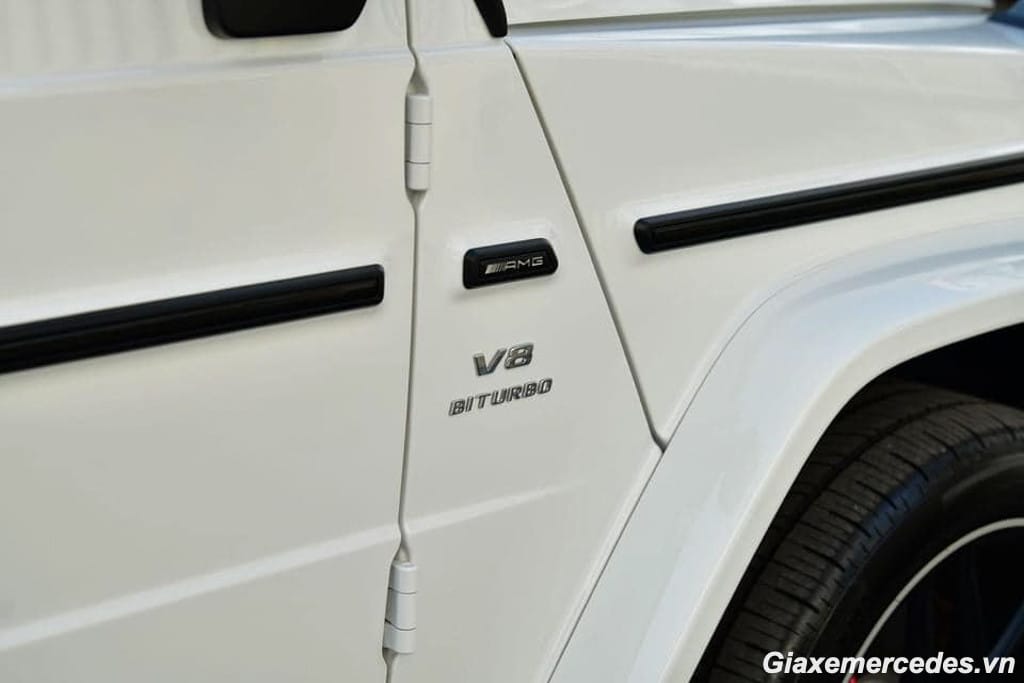 Mercedes G63 giá bao nhiêu với logo động cơ V8 Biturbo