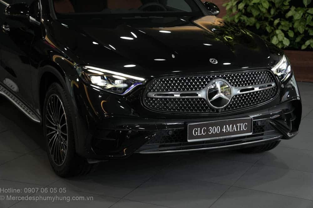 Mercedes GLC 2025 Đèn Pha Liền Mạch Với Lưới Tản Nhiệt