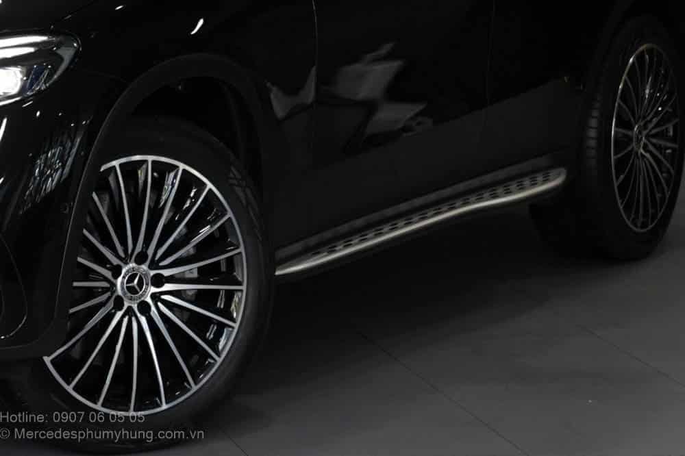 Mercedes GLC 300 4MATIC Bậc lên xuống bằng hợp kim nhôm
