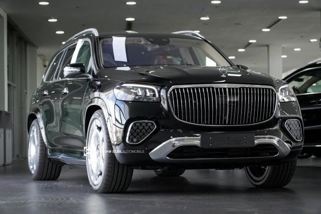Mercedes Maybach GLS 600 4Matic màu đen bóng loáng sang trọng