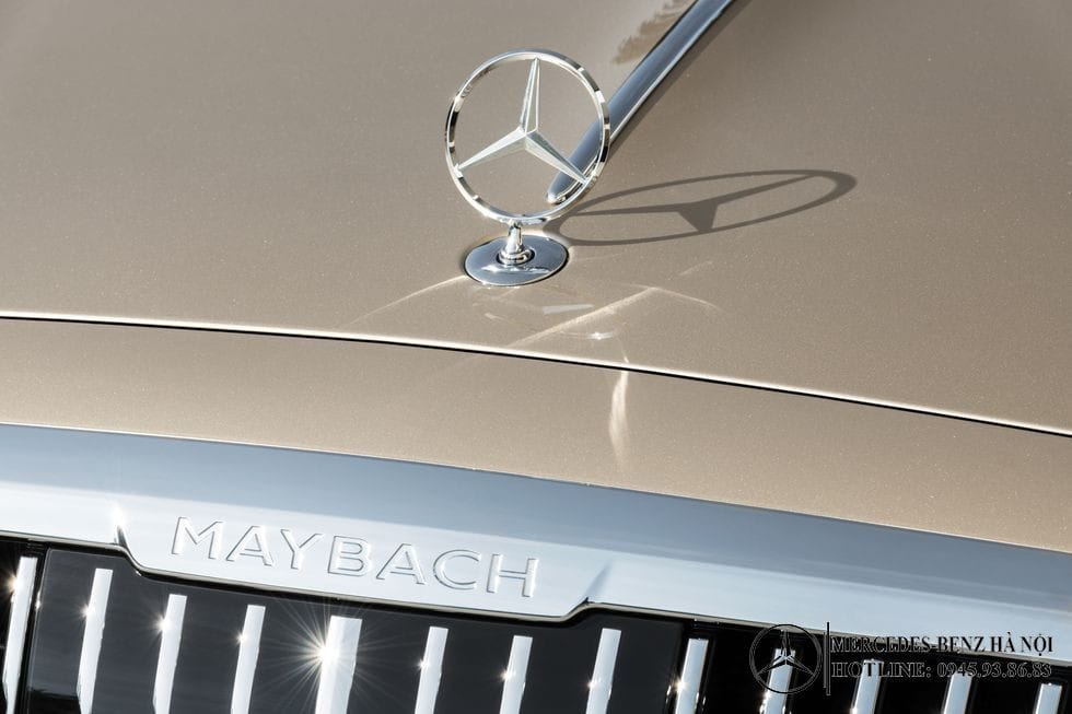 Mercedes-Maybach S680 4MATIC sở hữu cản trước với hốc hút gió lớn, giúp tối ưu hiệu suất làm mát động cơ, đồng thời tăng tính thẩm mỹ và hiện đại.