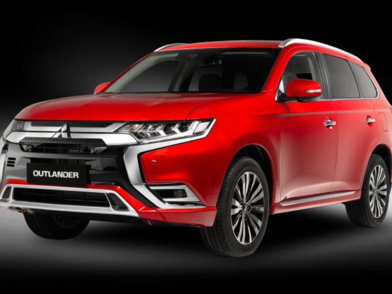 Mitsubishi Outlander, SUV 7 chỗ với trang bị tiện nghi và khả năng vận hành mạnh mẽ