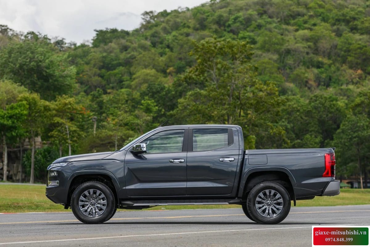 Mitsubishi Triton 2025 màu xám xanh cá tính và mạnh mẽ