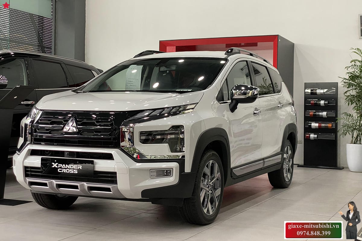 Mitsubishi Xpander Cross 2025 màu trắng nổi bật với thiết kế SUV