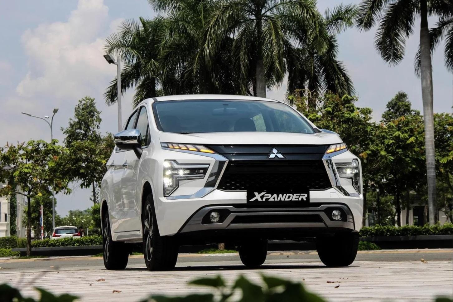 Mitsubishi Xpander cũ trả góp nhìn từ góc nghiêng