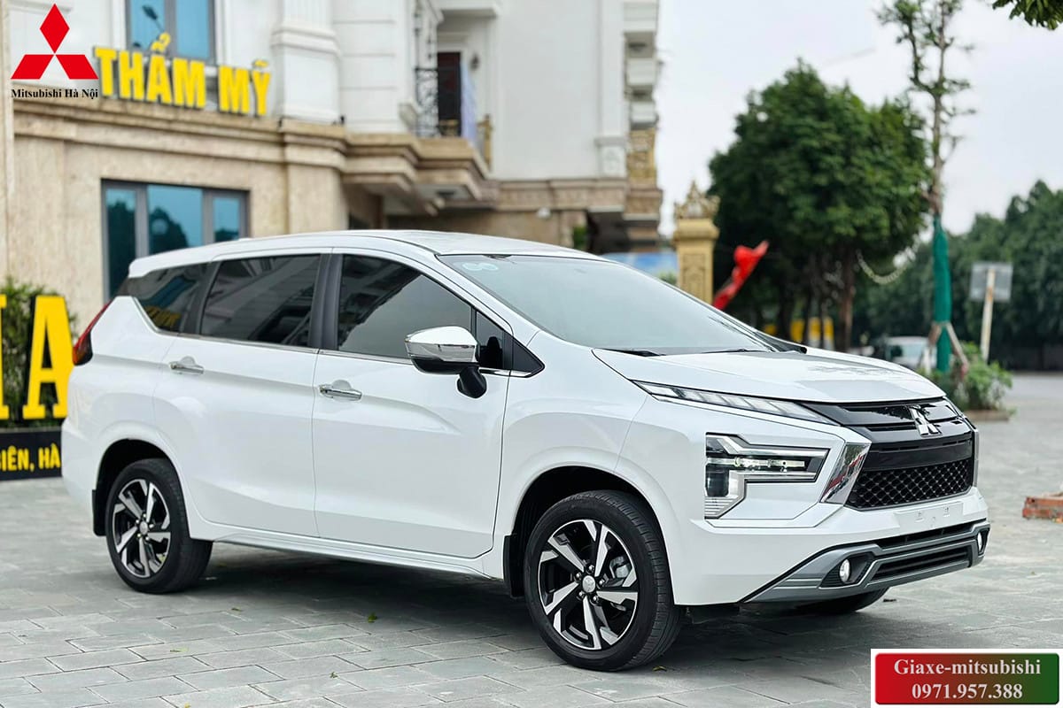 Mitsubishi Xpander màu xanh với thiết kế ngoại thất sang trọng