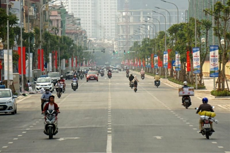 Một đoạn đường hai chiều không có dải phân cách, minh họa cho đường hai chiều