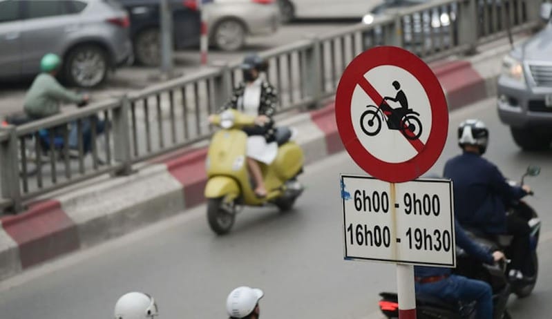 Mức phạt khi không tuân thủ biển cấm xe gắn máy