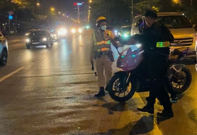 Mức phạt lỗi không bật đèn xe máy mô tô theo quy định mới