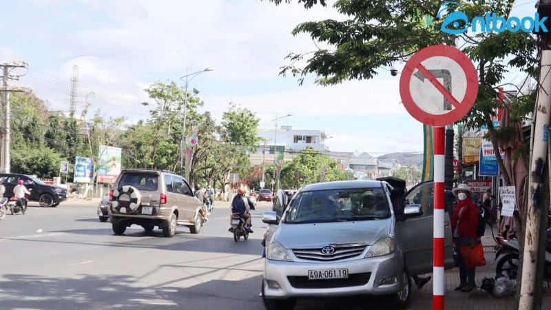 mức phạt lỗi rẽ phải sai quy định