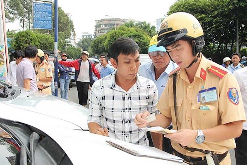 Mức phạt quên bằng lái xe