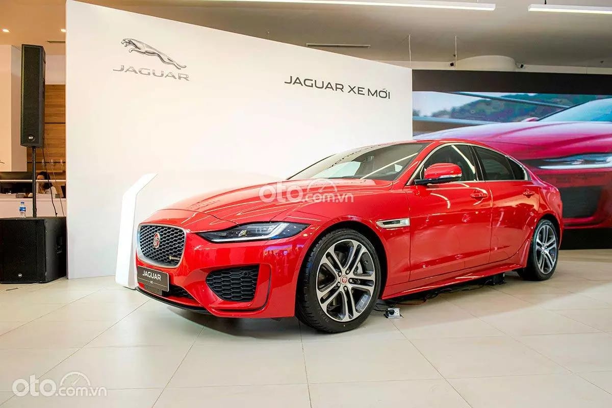 Ngoại thất ấn tượng của mẫu xe Jaguar XE
