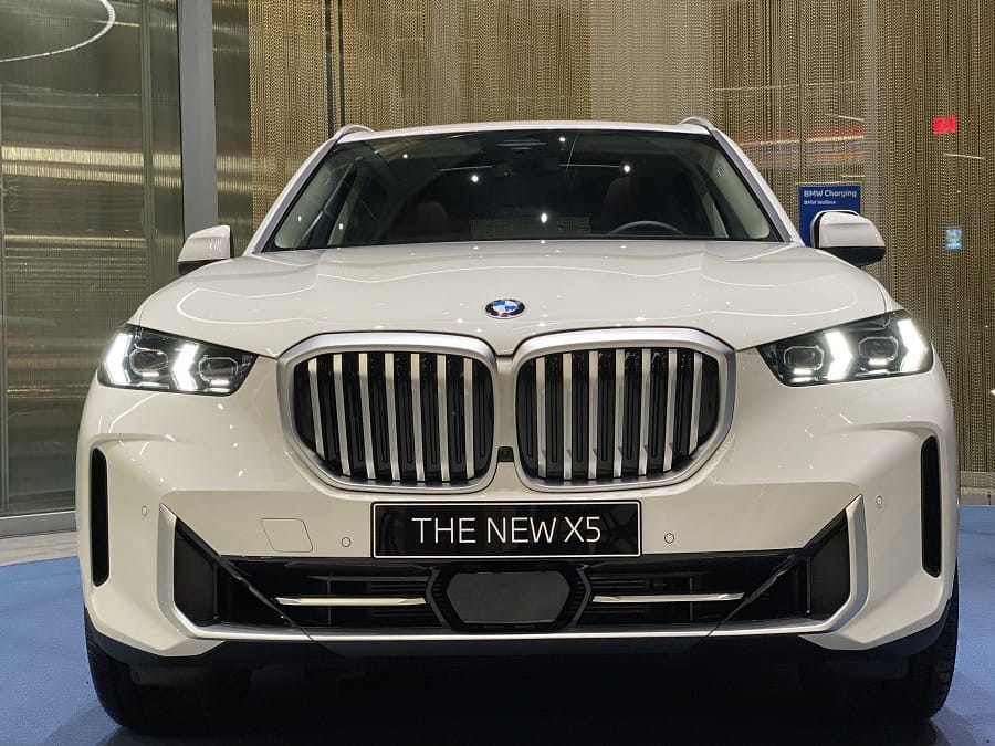 Ngoại thất BMW X5 xDrive40i xLine sang trọng với đường nét hiện đại