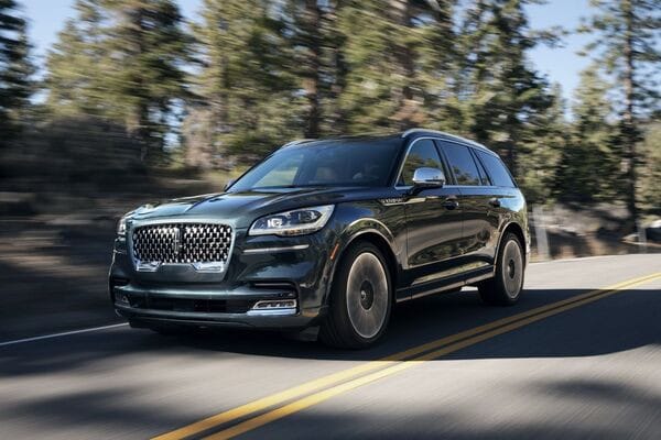 Ngoại thất Lincoln Navigator sang trọng, mạnh mẽ