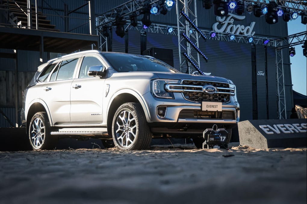 Ngoại thất mạnh mẽ của Ford Everest máy xăng tại thị trường Nam Mỹ.