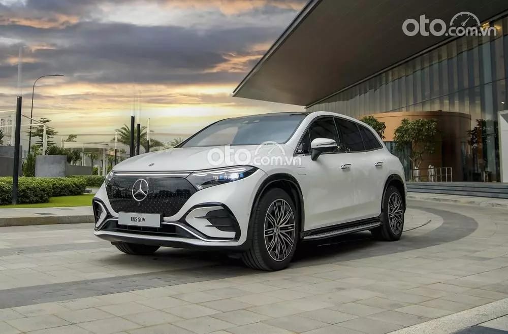 Ngoại thất xe điện Mercedes EQS 500 4Matic SUV, xe mec bao nhiêu tiền cho phiên bản này.