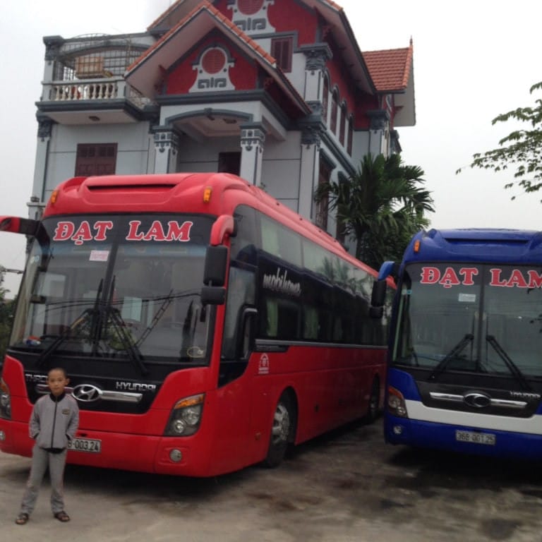 Ngoại thất xe khách Đạt Lam trên **tuyến xe Thanh Hóa Hải Phòng**