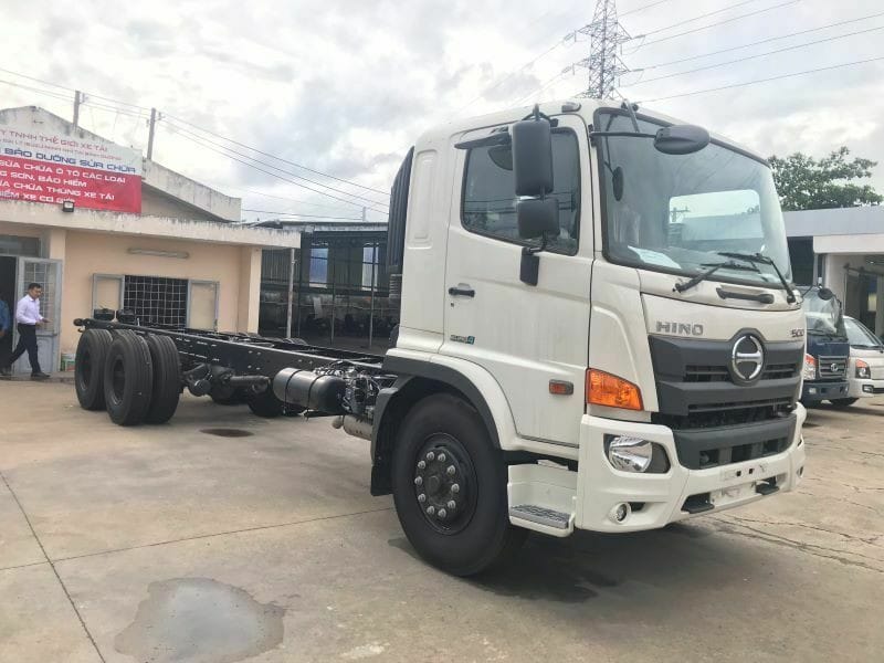 Ngoại thất xe tải Hino độ với thiết kế hầm hố