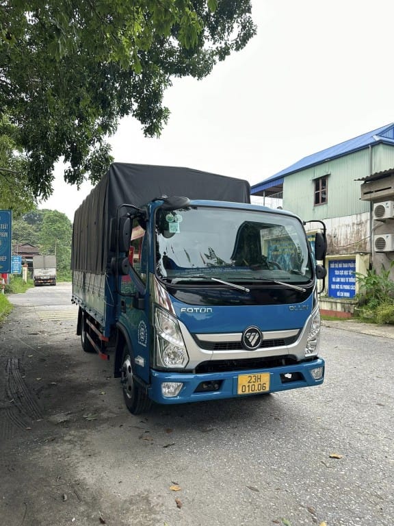 Ngoại thất xe tải Thaco Ollin 3 5 tấn cũ S700 đời 2022 thùng kín