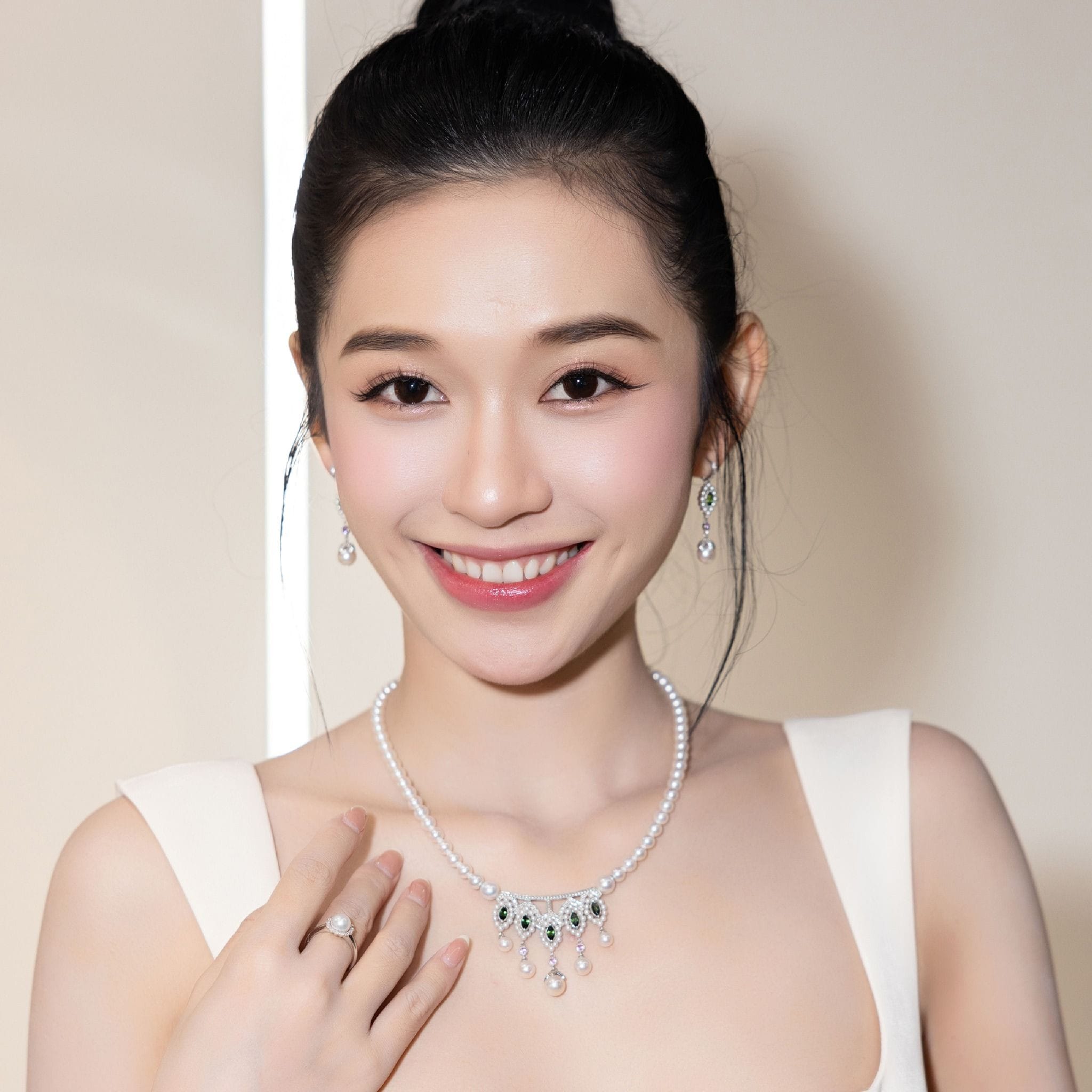 Ngọc trai màu trắng là lá bùa hộ mệnh