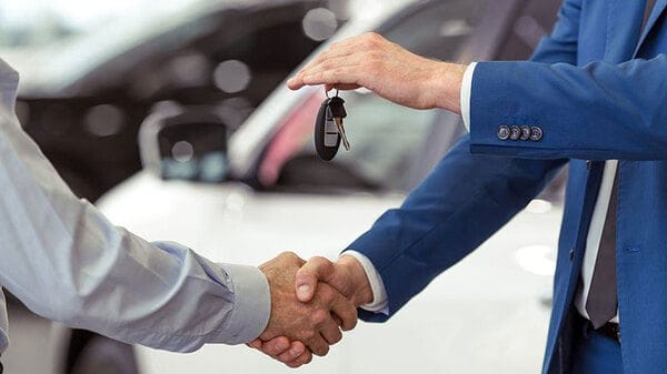 Người bán nên đưa xe đến các trung tâm bảo dưỡng uy tín để kiểm tra trước khi bán